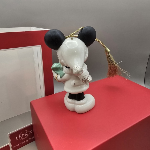 Lenox Disney Showcase Collection Christmas Ornament.... Surprise for Mickey. - Picture 5 of 8
